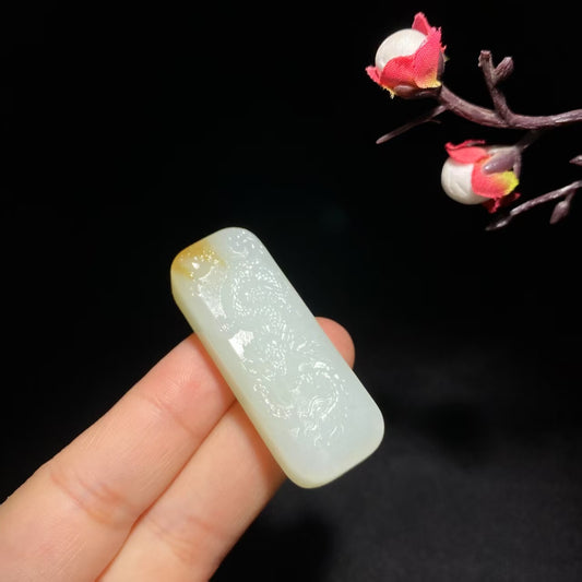 和田山料糖白玉生肖龙挂件