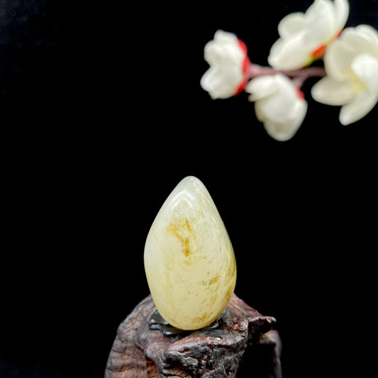 和田玉-黄皮带油库皮籽料原石挂件