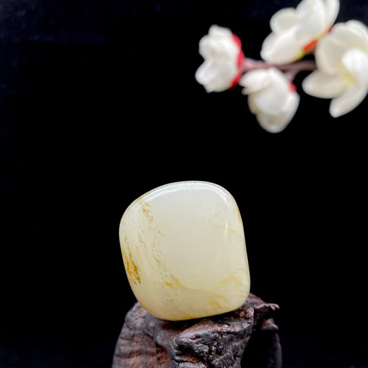 和田玉-黄皮带油库皮籽料原石挂件
