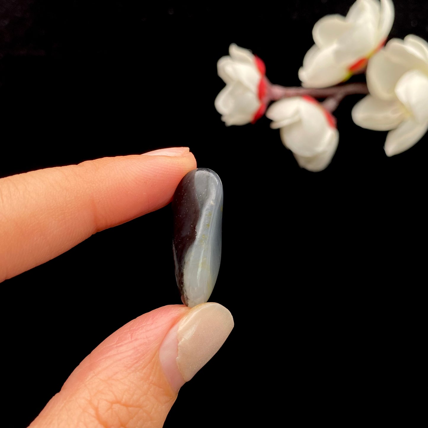和田玉-青花籽料原石挂件