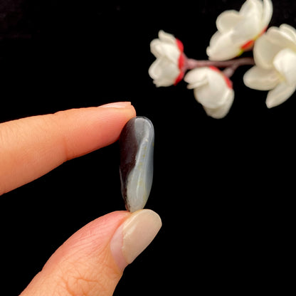 和田玉-青花籽料原石挂件
