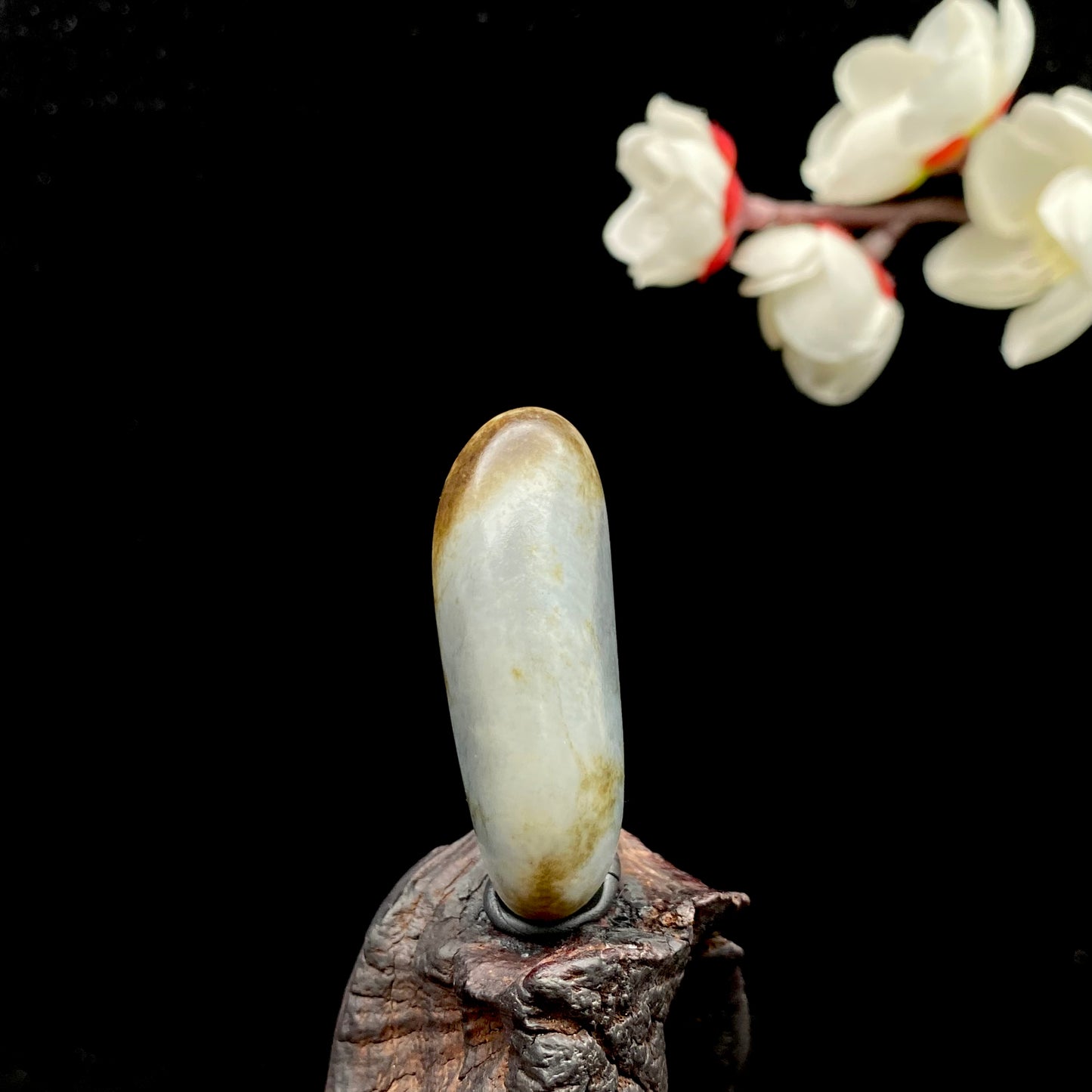 和田玉-秋梨皮青花底籽料挂件