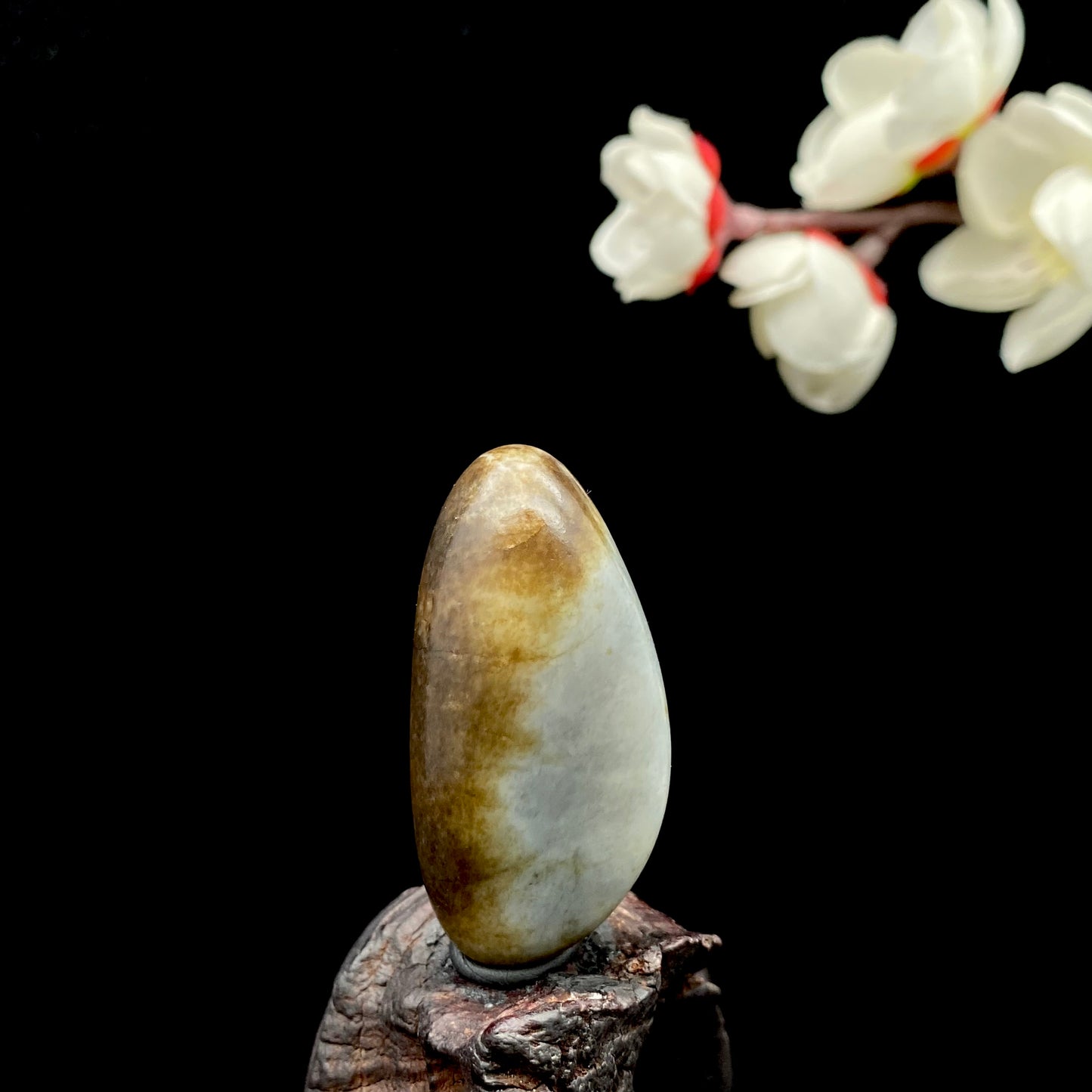 和田玉-秋梨皮青花底籽料挂件
