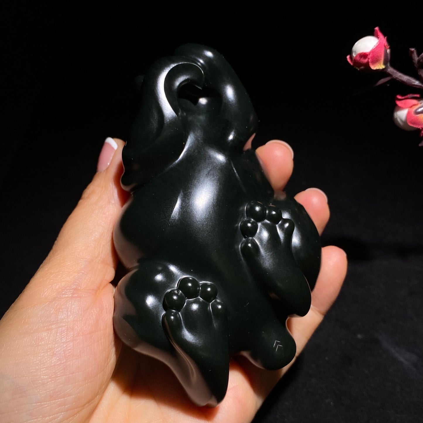 和田玉籽料青玉熊手把件