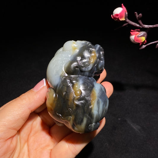 和田玉籽料青花貔貅手把件