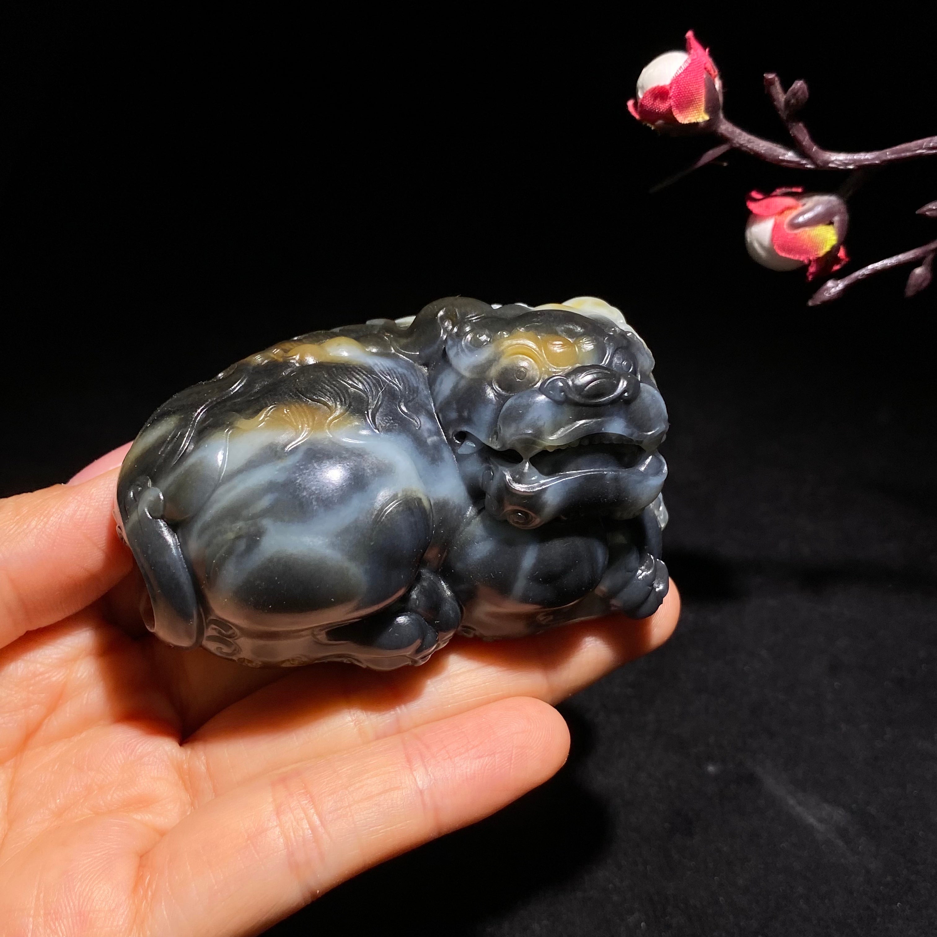 和田玉籽料青花貔貅手把件