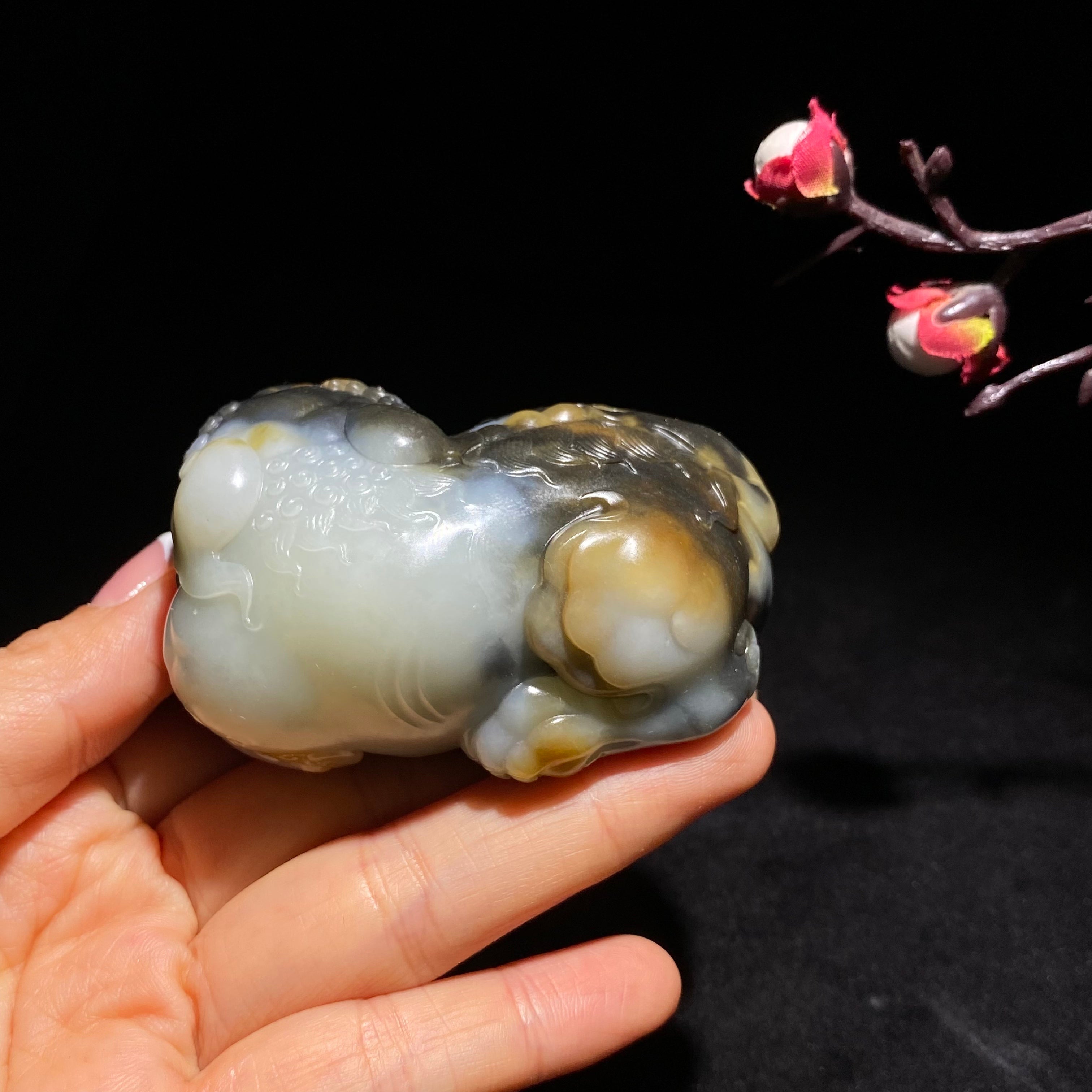 和田玉籽料青花貔貅手把件