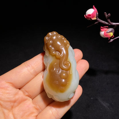 新疆且末羊脂糖白玉貔貅手把件