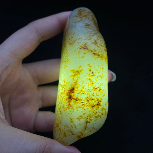 和田玉-洒红皮青花底籽料原石