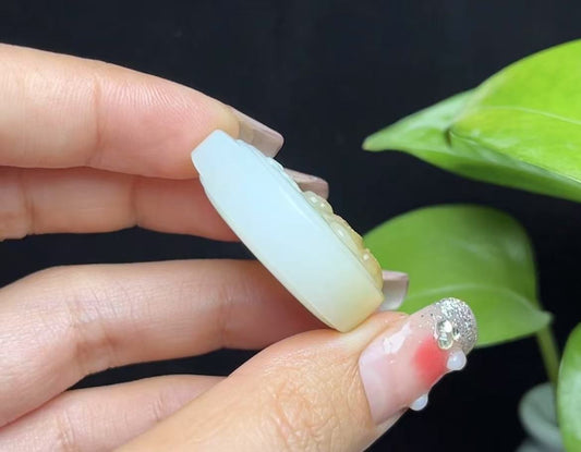 新疆和田玉且末糖白羊脂玉佛公