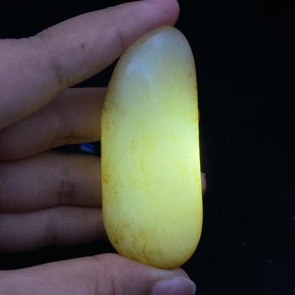 和田玉-洒金皮白肉籽料大挂件