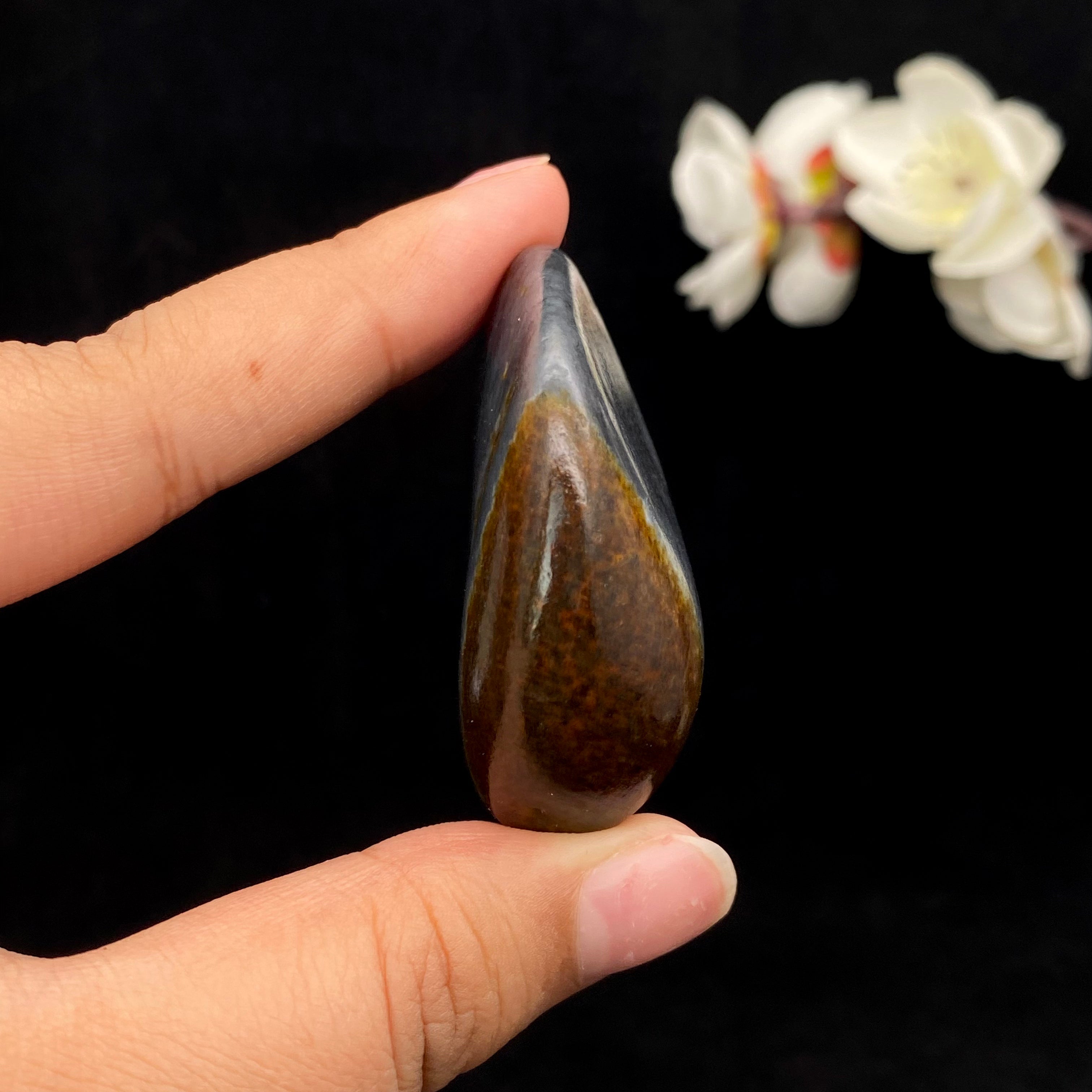 和田玉-聚黄皮青花籽料大挂件– 厚德载玉