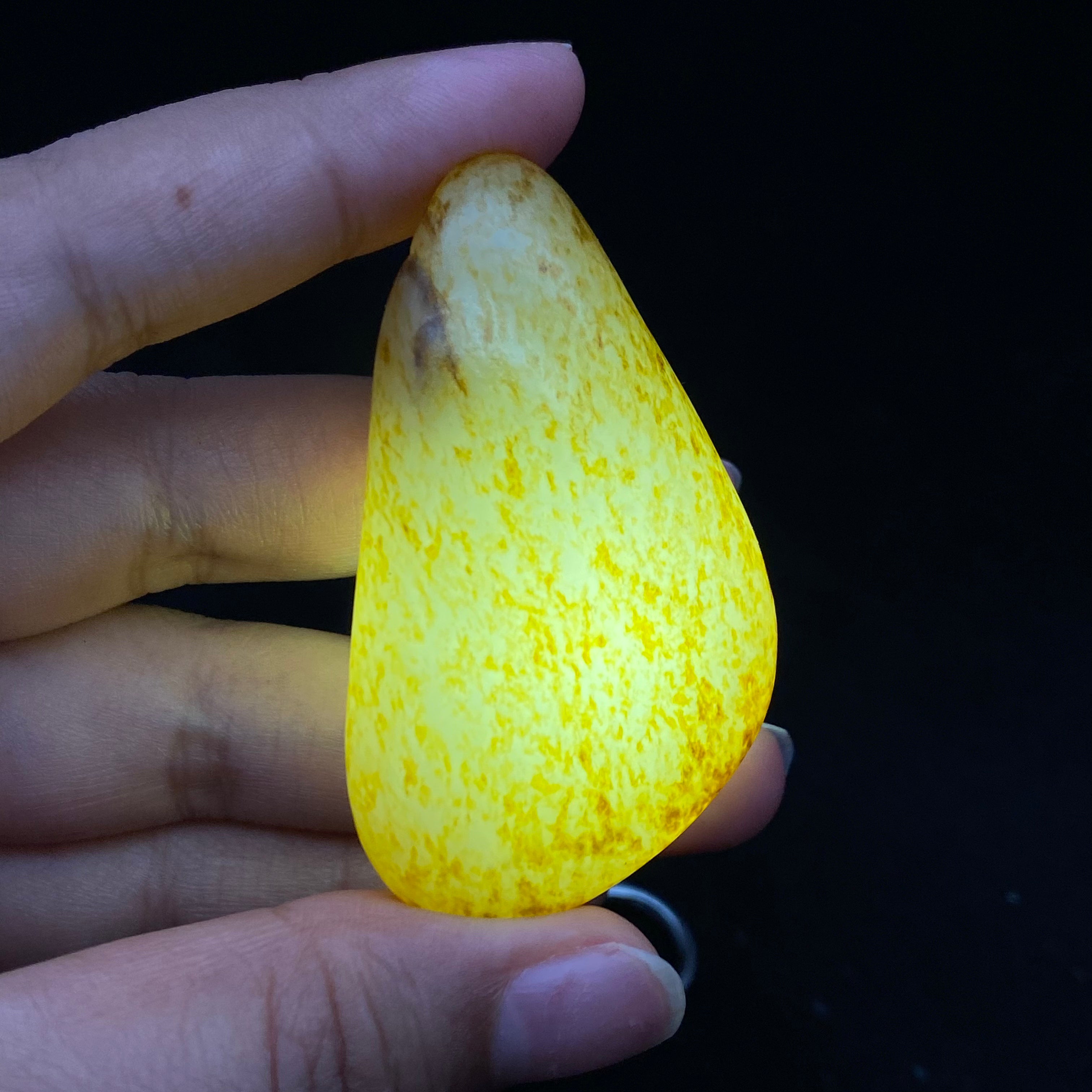 和田玉-满洒金皮白肉籽料挂件