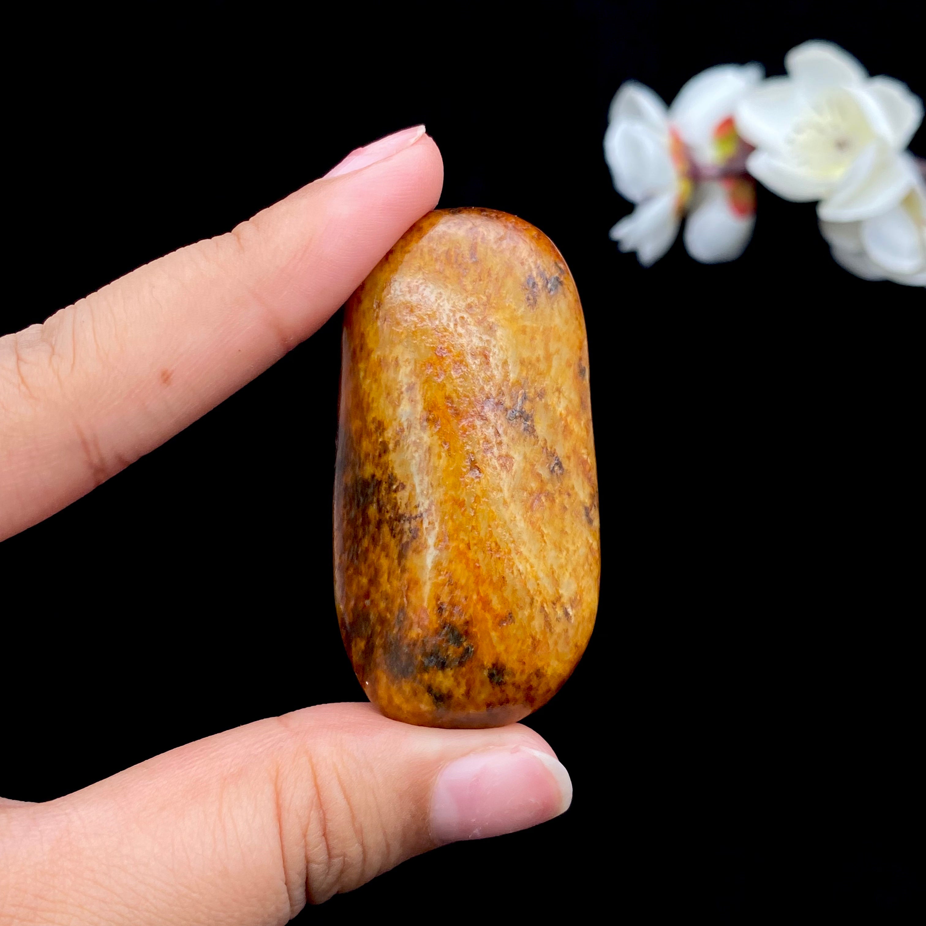 和田玉-黄沁皮籽料原石挂件