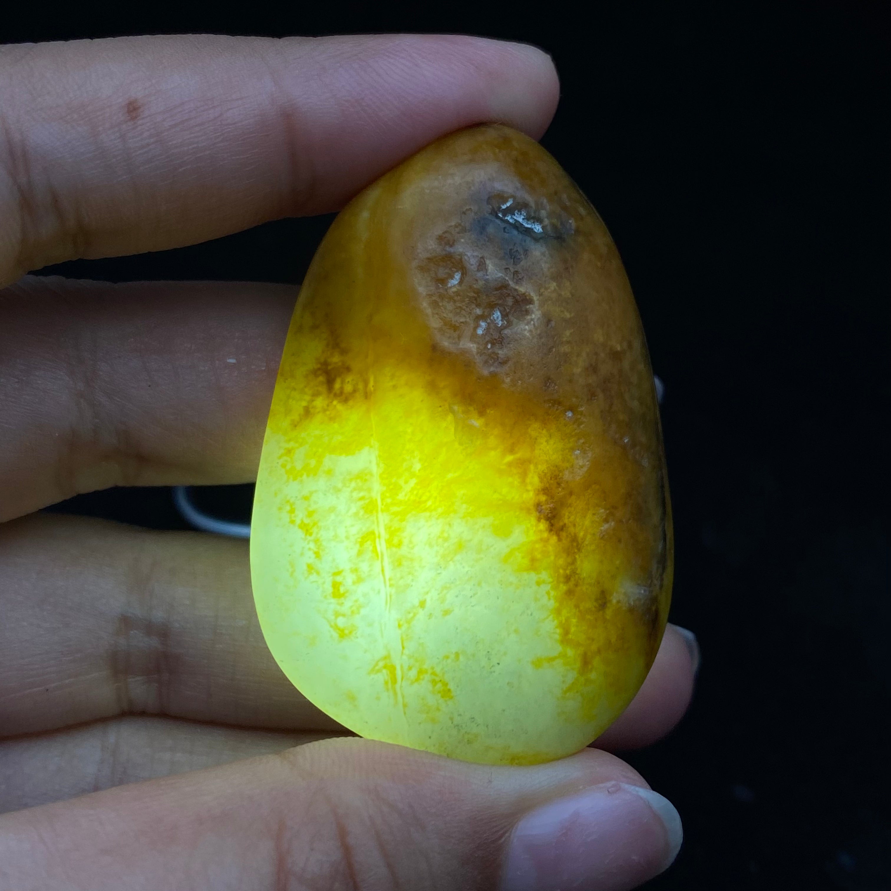 和田玉-聚黄皮青花底籽料挂件