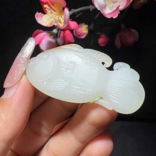 和田玉籽料挂件连年有余