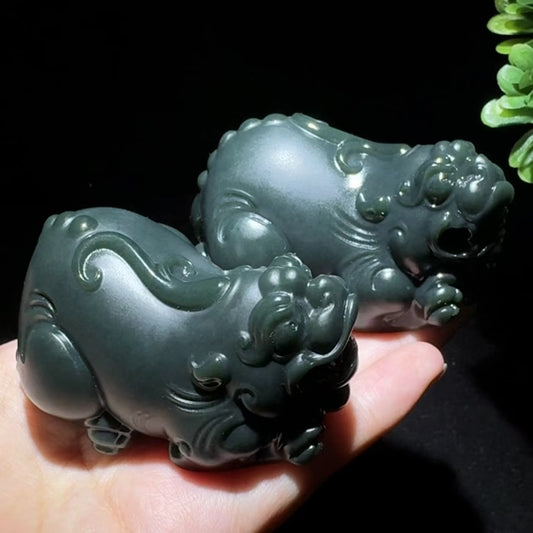 和田玉塔青手把件貔貅