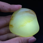 和田玉-洒金皮青白肉籽料小手把件（93.2克）