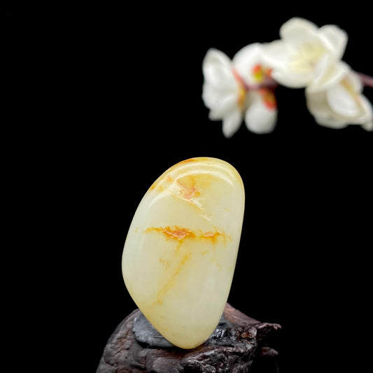 【超值推荐】和田玉-洒金皮青花底籽料挂件（28.6克）