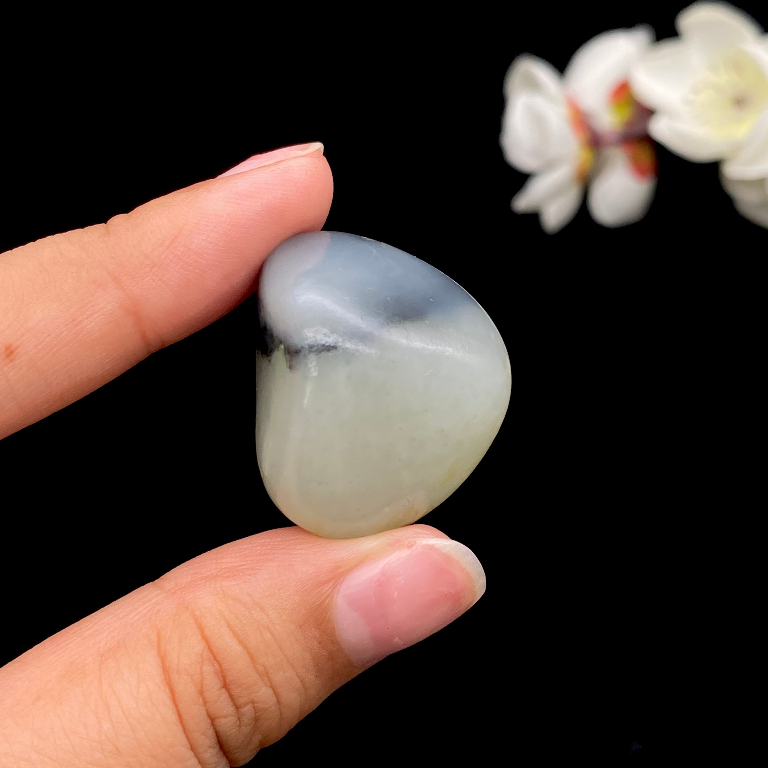 和田玉-青花籽料原石挂件（19.4克）