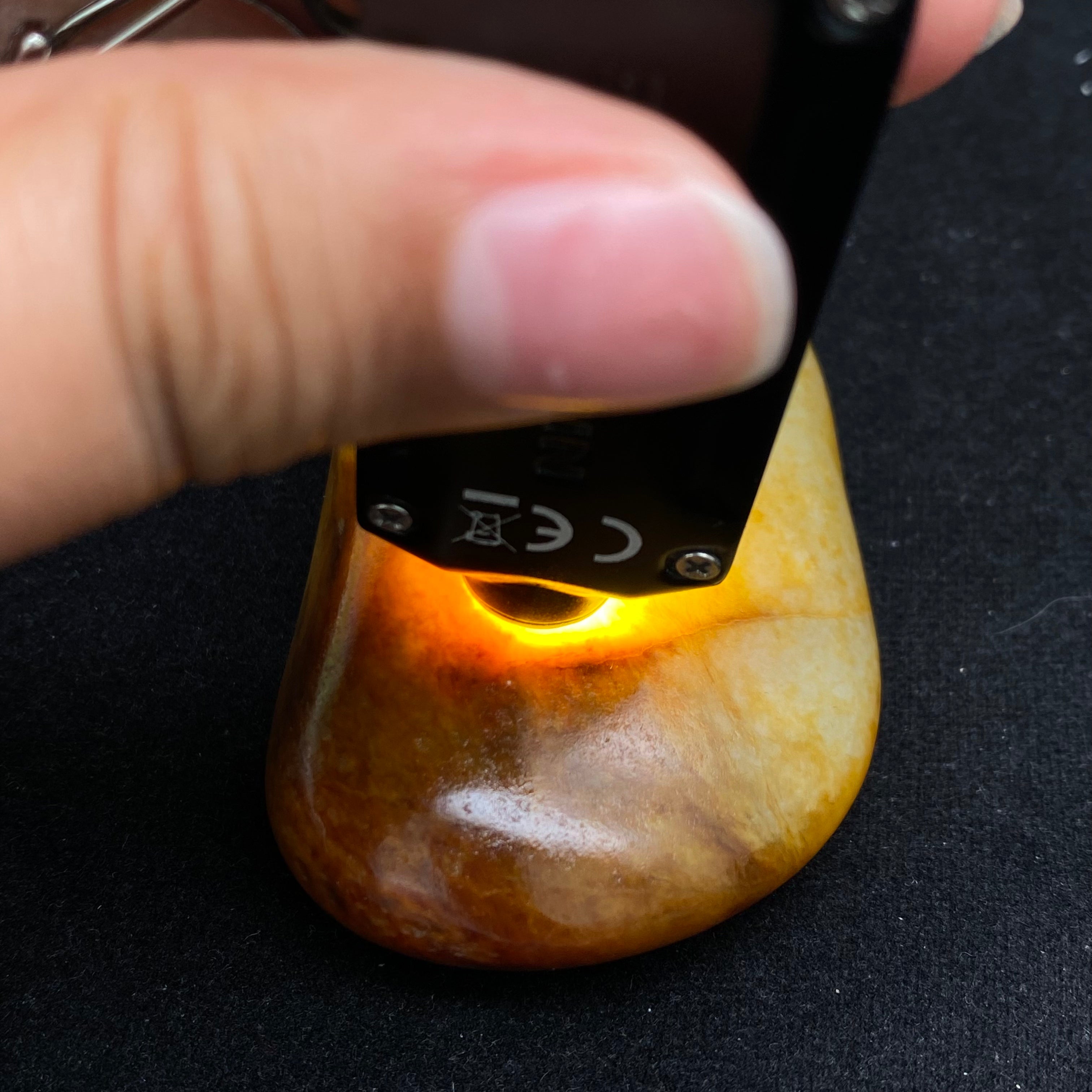 和田玉-聚黄皮青白肉籽料手把件（115.5克）