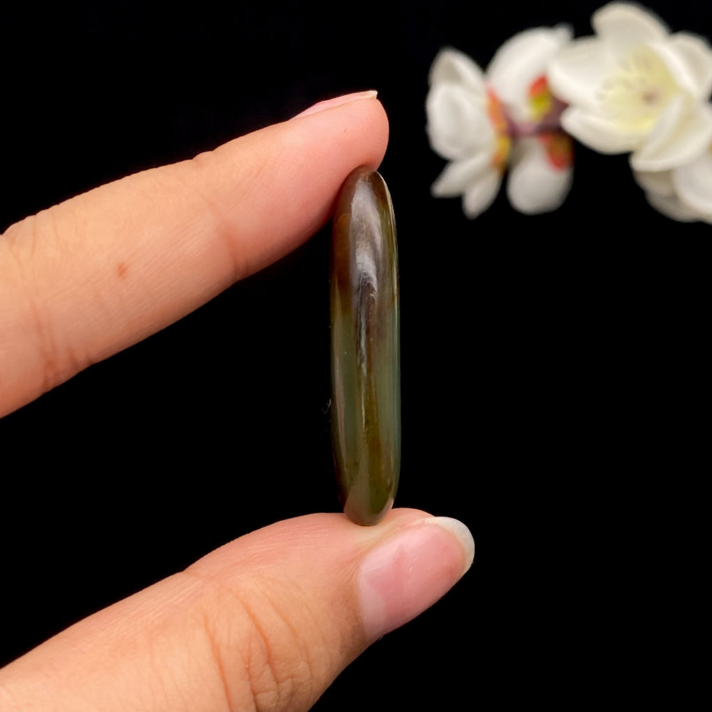 和田玉-沙枣青带黄皮籽料原石（12.2克）