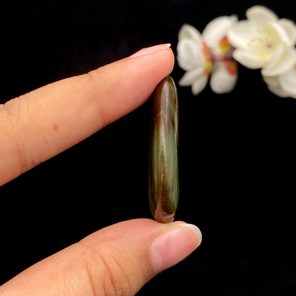 和田玉-沙枣青带黄皮籽料原石（12.2克）