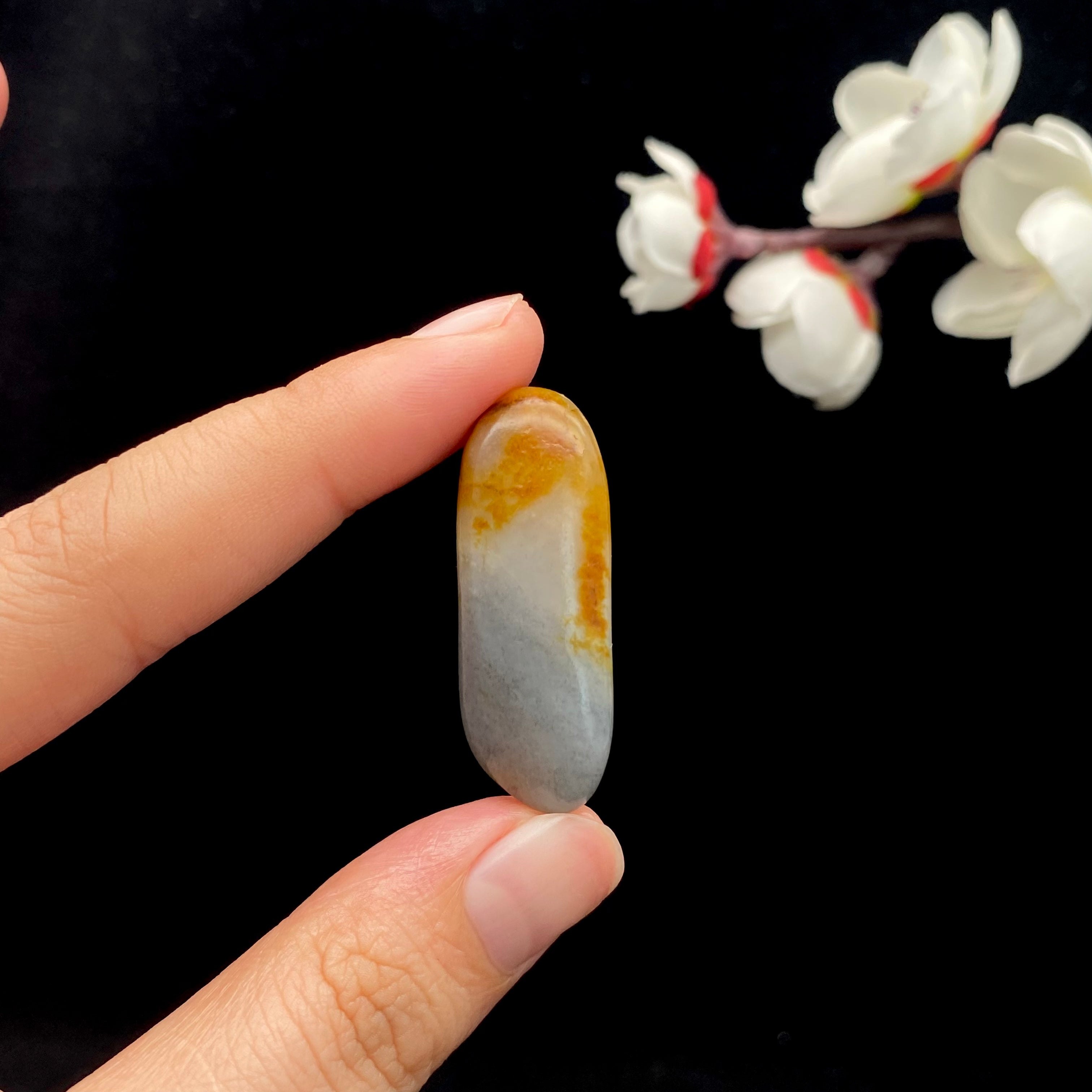 和田玉-聚黄皮青花籽料原石（9克）
