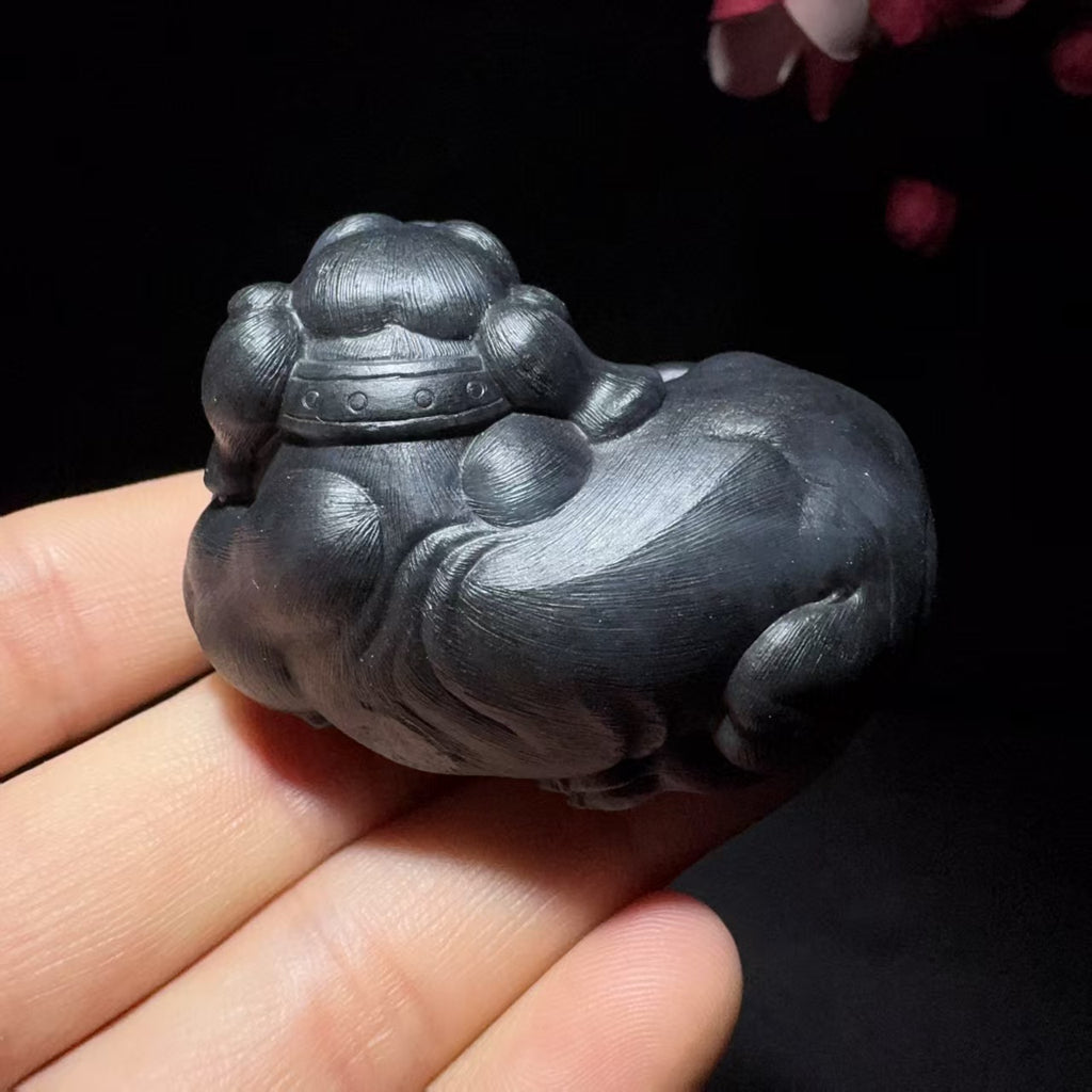 和田玉青花手把件旺财（90.3g）