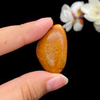 和田玉-黄沁皮漏白肉籽料原石（11.2克）