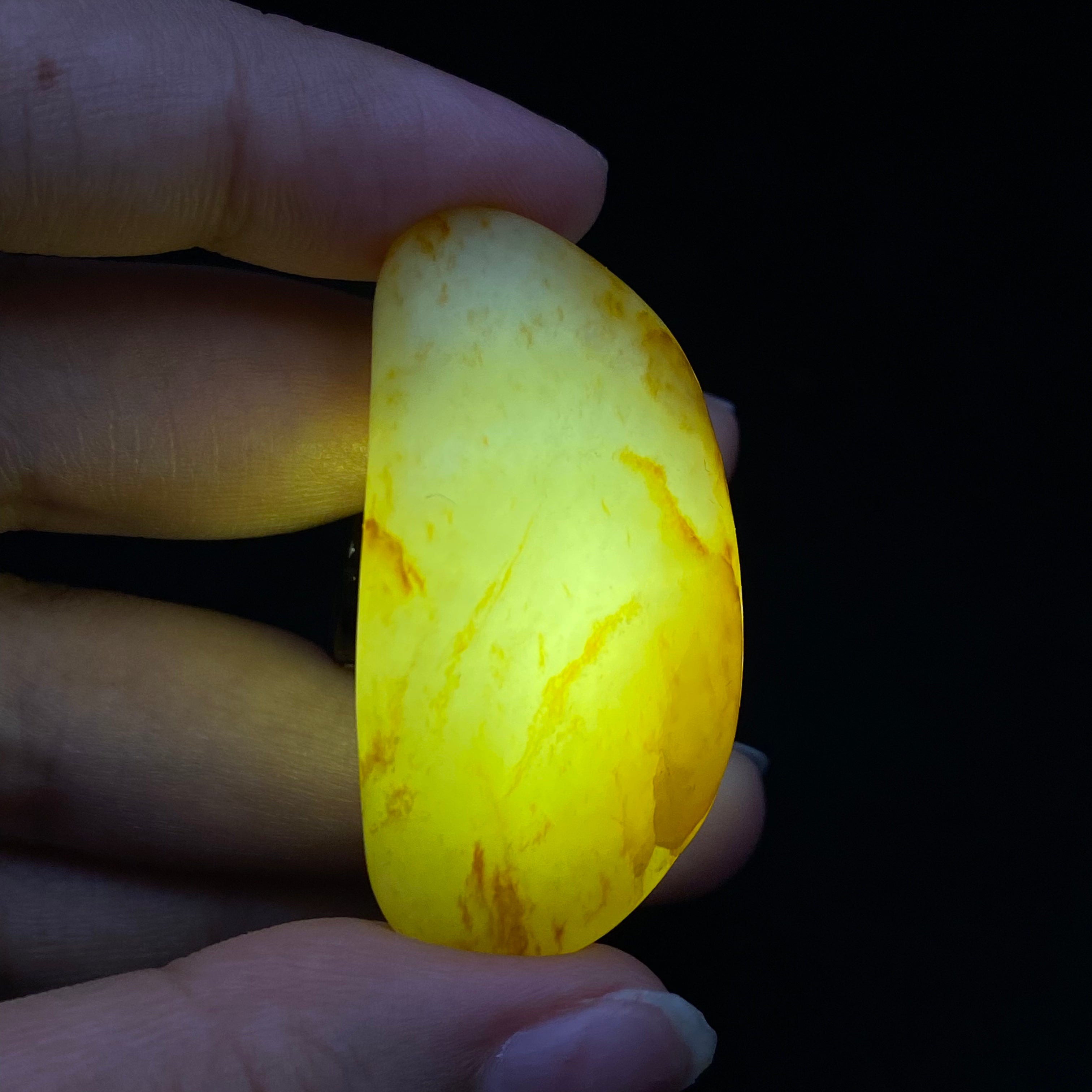和田玉-洒金皮白肉籽料挂件（21.5克）
