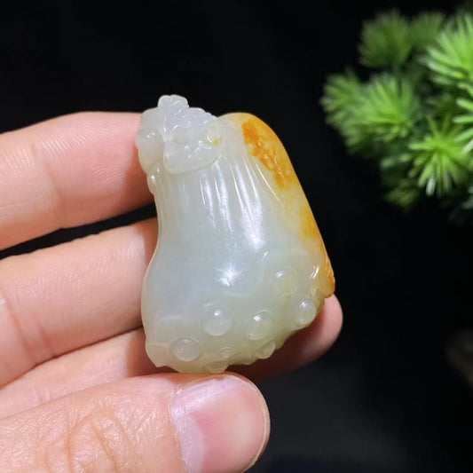 和田玉籽料莲蓬