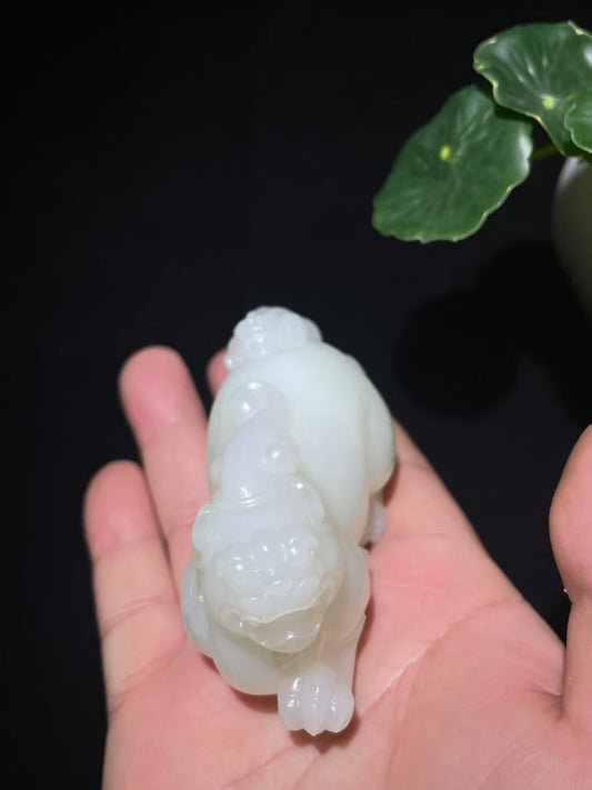 收藏级和田玉羊脂白貔貅手把（246.2g）