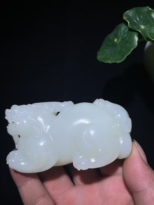 收藏级和田玉羊脂白貔貅手把（246.2g）