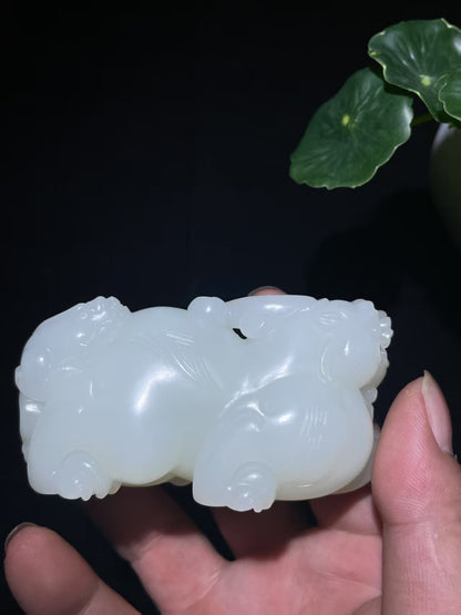 收藏级和田玉羊脂白貔貅手把（246.2g）