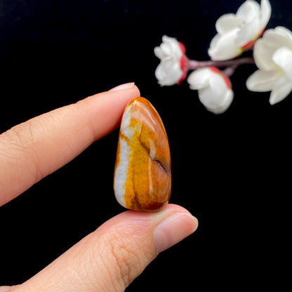 【超值推荐】和田玉-黄沁皮漏白肉籽料挂件（20.6克）