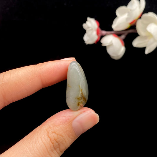 【超值推荐】和田玉-青花带秋梨皮籽料吊坠籽（7.3克）