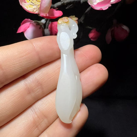 和田玉籽料挂件玉兰花（8.9g）