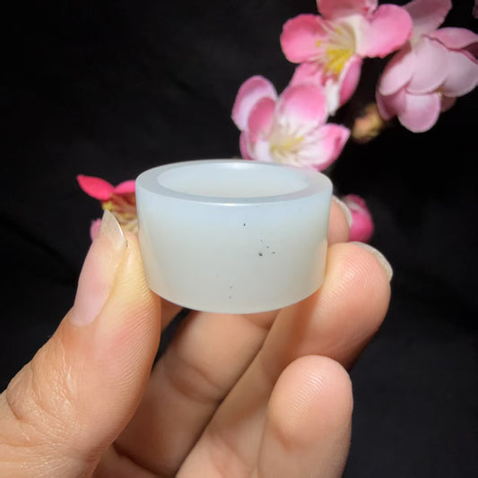 和田玉黑山料白玉扳指（10.5g）