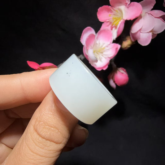 和田玉黑山料白玉扳指（10.5g）