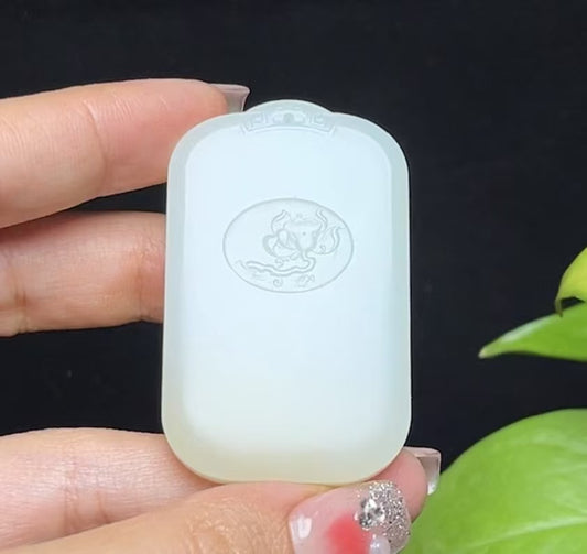 和田玉且末糖羊脂玉千手观音挂件（31.1g）
