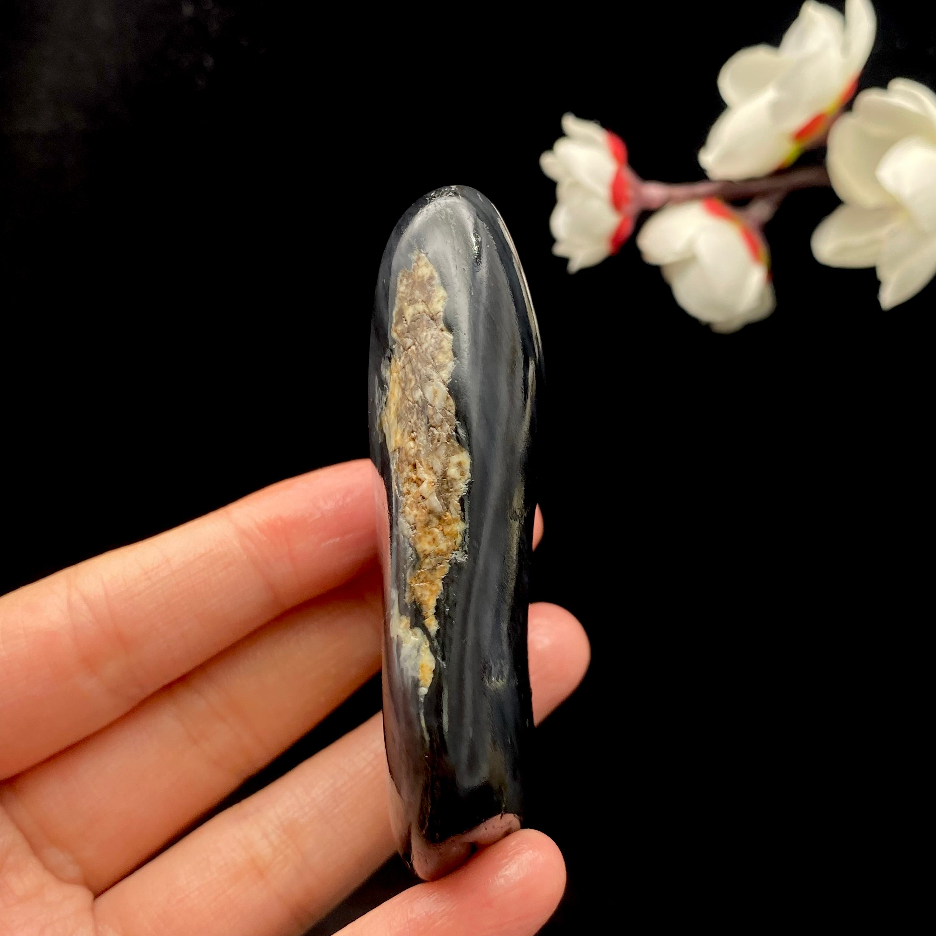 和田玉-青花籽料原石（97.9克）