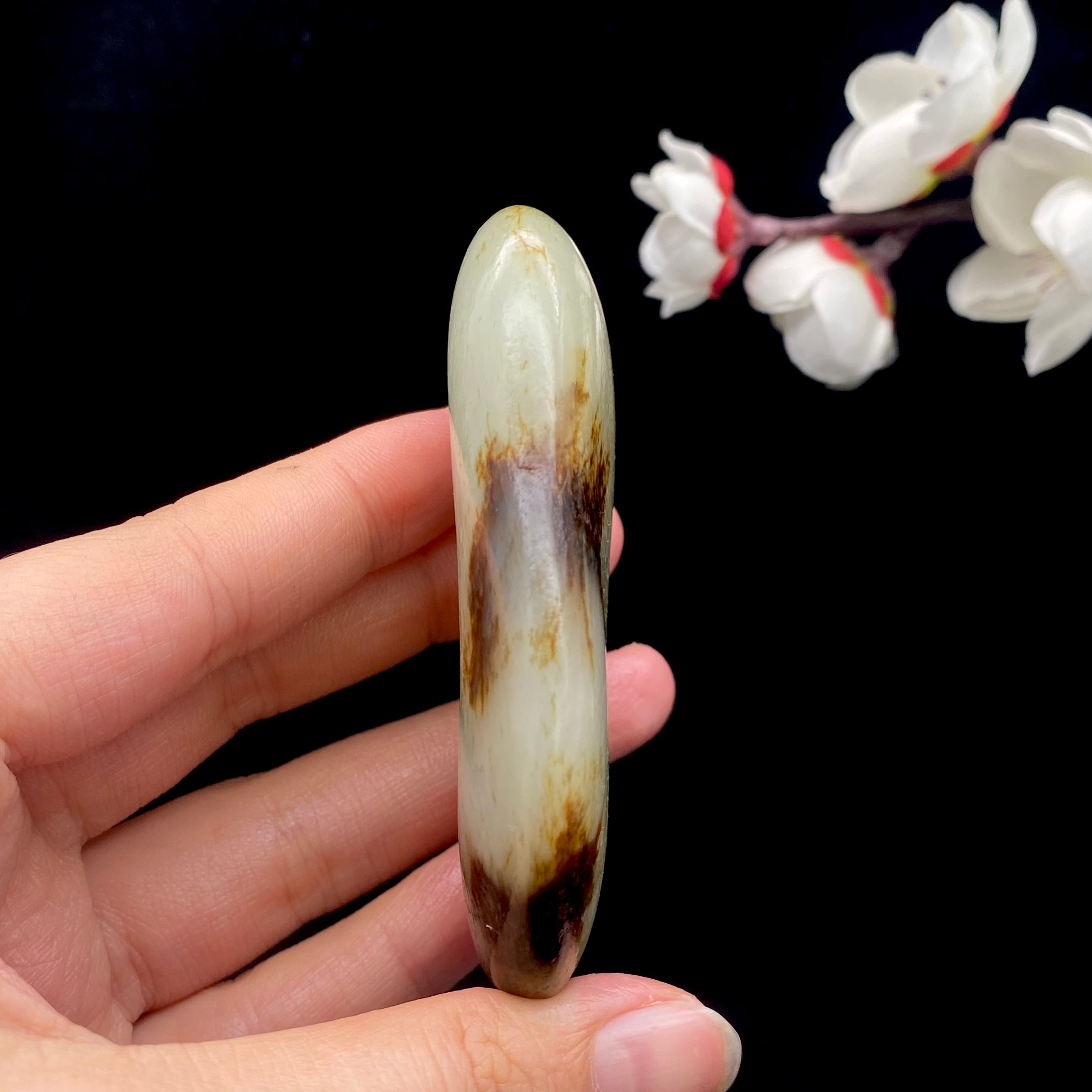 和田玉-洒金皮青白肉籽料原石（95.6克）