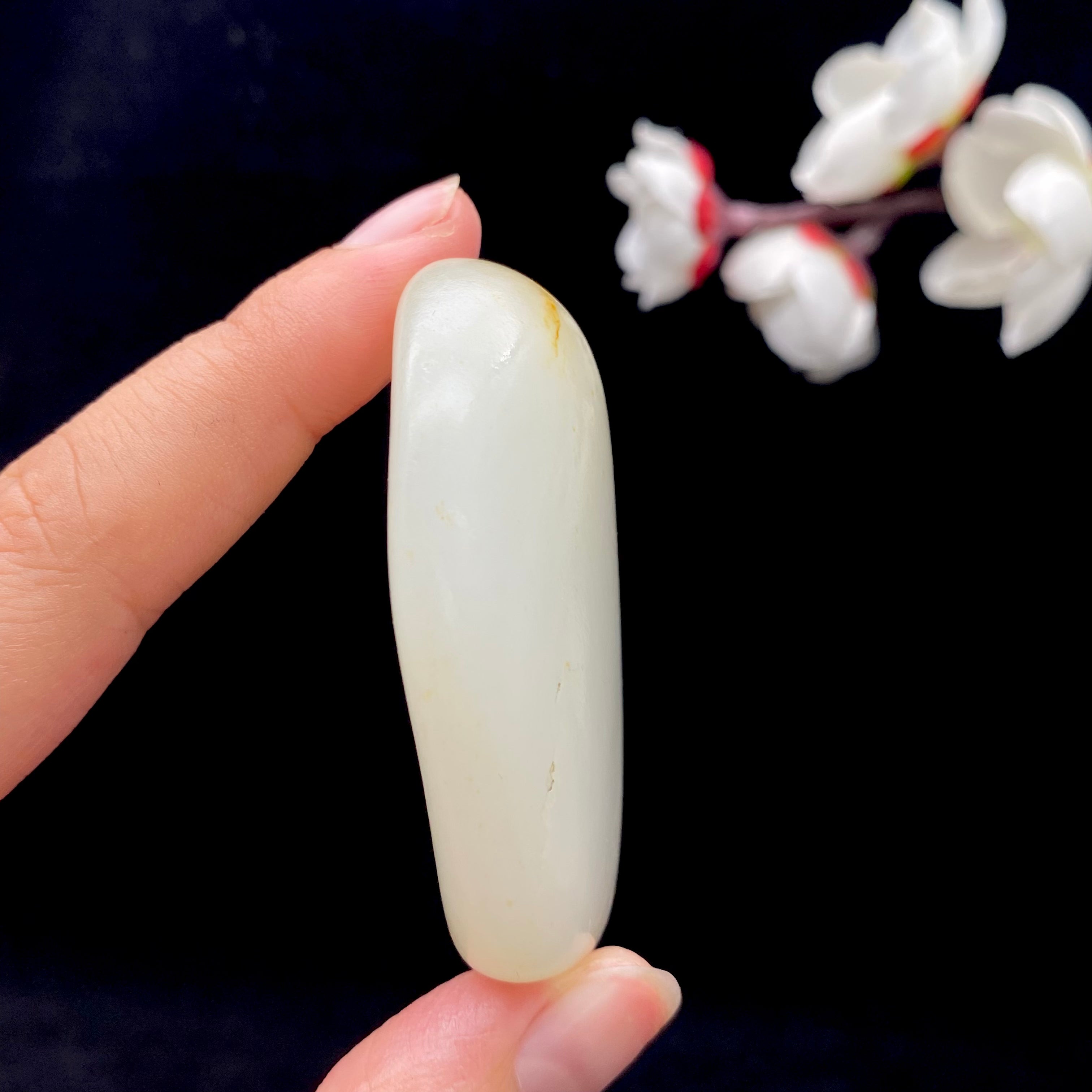 和田玉-白玉籽料原石（51.6克） – 厚德载玉