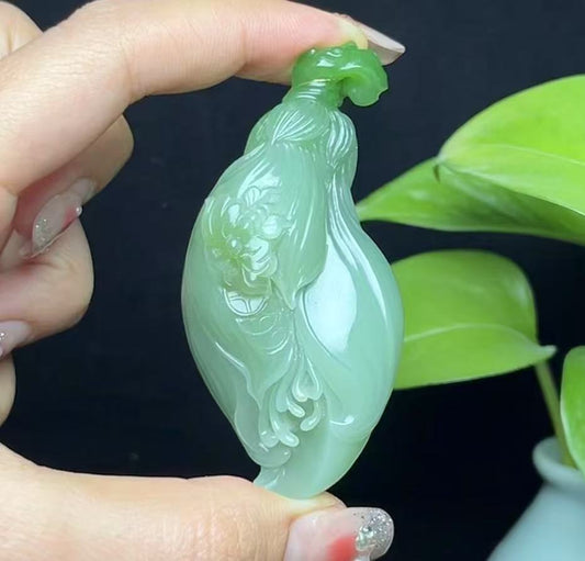 和田玉碧玉粉青双色带猫眼玉兰花（56.2g）