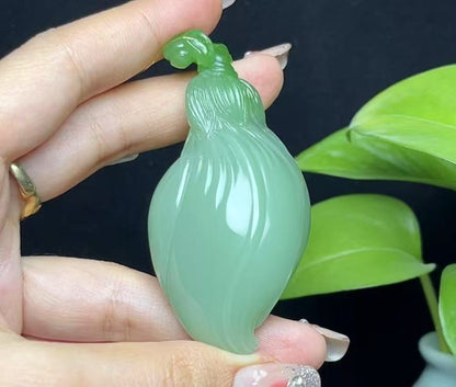 和田玉碧玉粉青双色带猫眼玉兰花（56.2g）