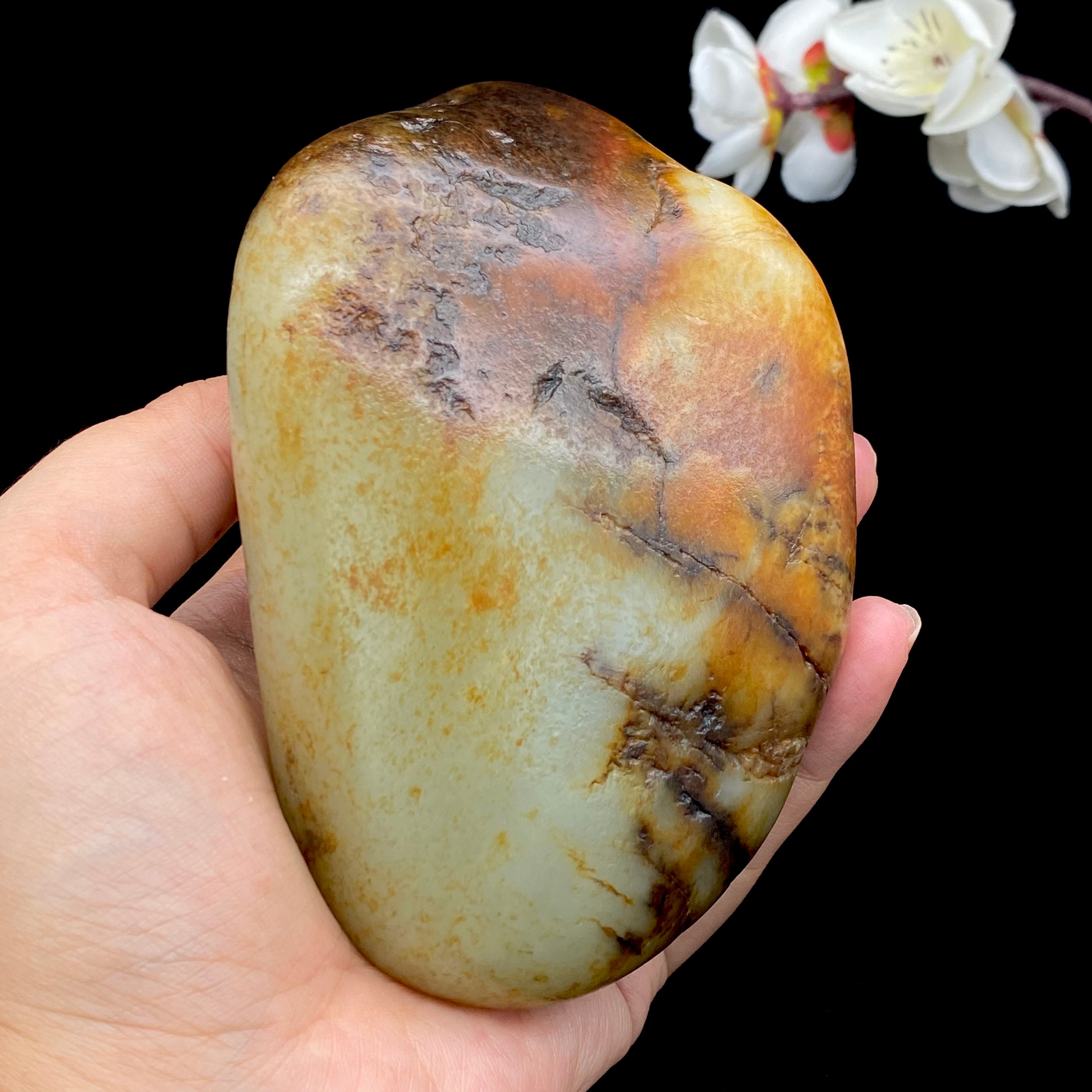 和田玉-聚黄皮带洒金皮青白肉籽料原石（803.9克）