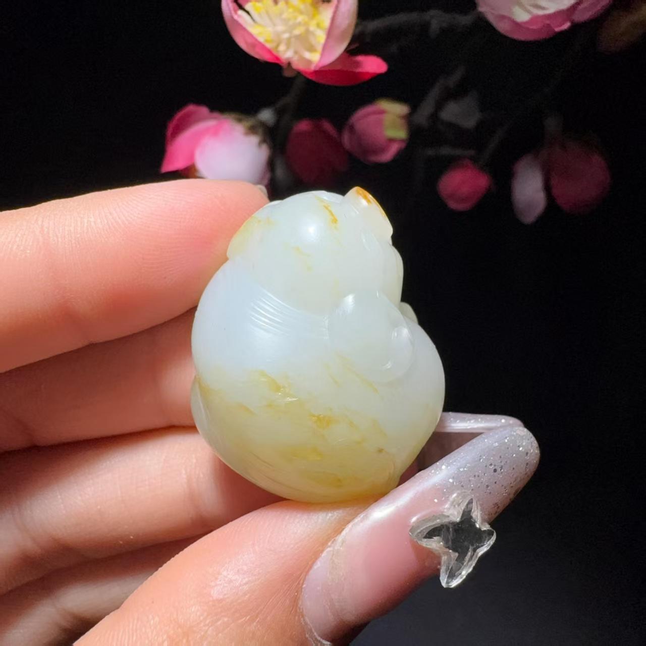 和田玉籽料挂件发财猪（25.6g）