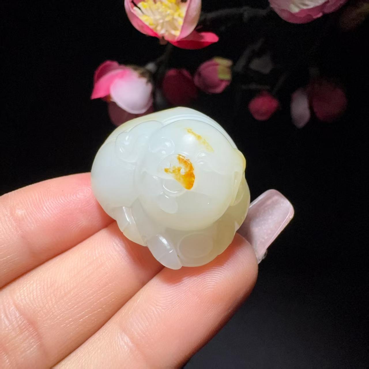 和田玉籽料挂件发财猪（25.6g）
