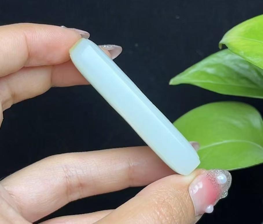 新疆和田玉且末糖羊脂玉福字平安无事牌（40.2g）